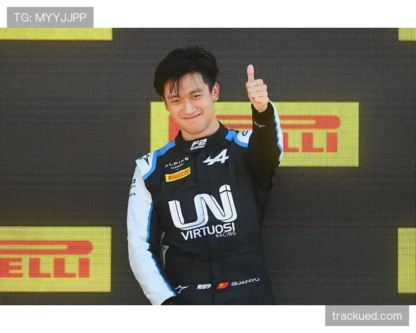 周冠宇赛场上拼命，私下买豪车比明星还狠，谁想到啊这日常？