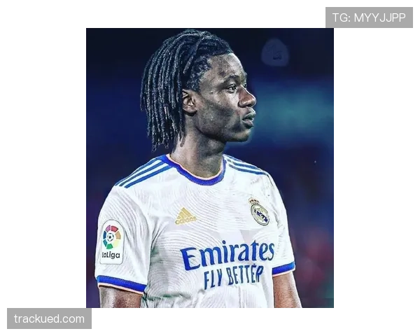 卡马文加改踢边后卫是否埋没其中场全能价值